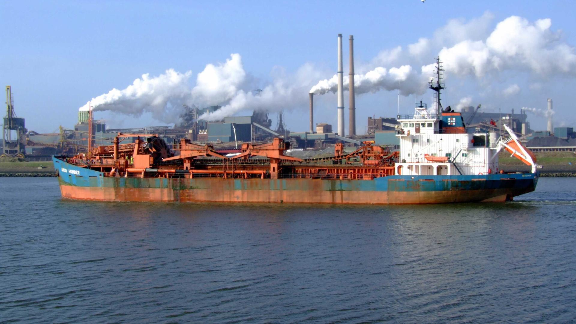 Container ship factory plume. Credit: pxhere