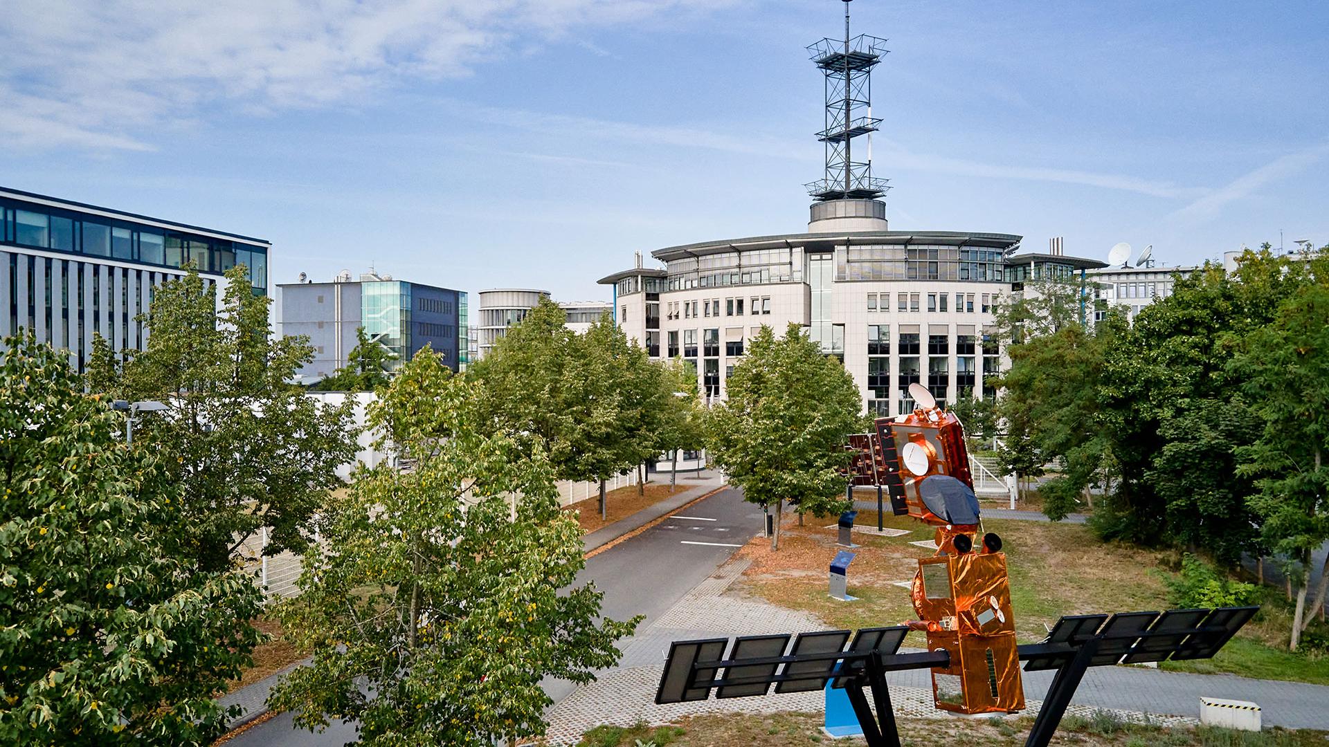 EUMETSAT HQ with satellite EUMETSAT HQ with satellite