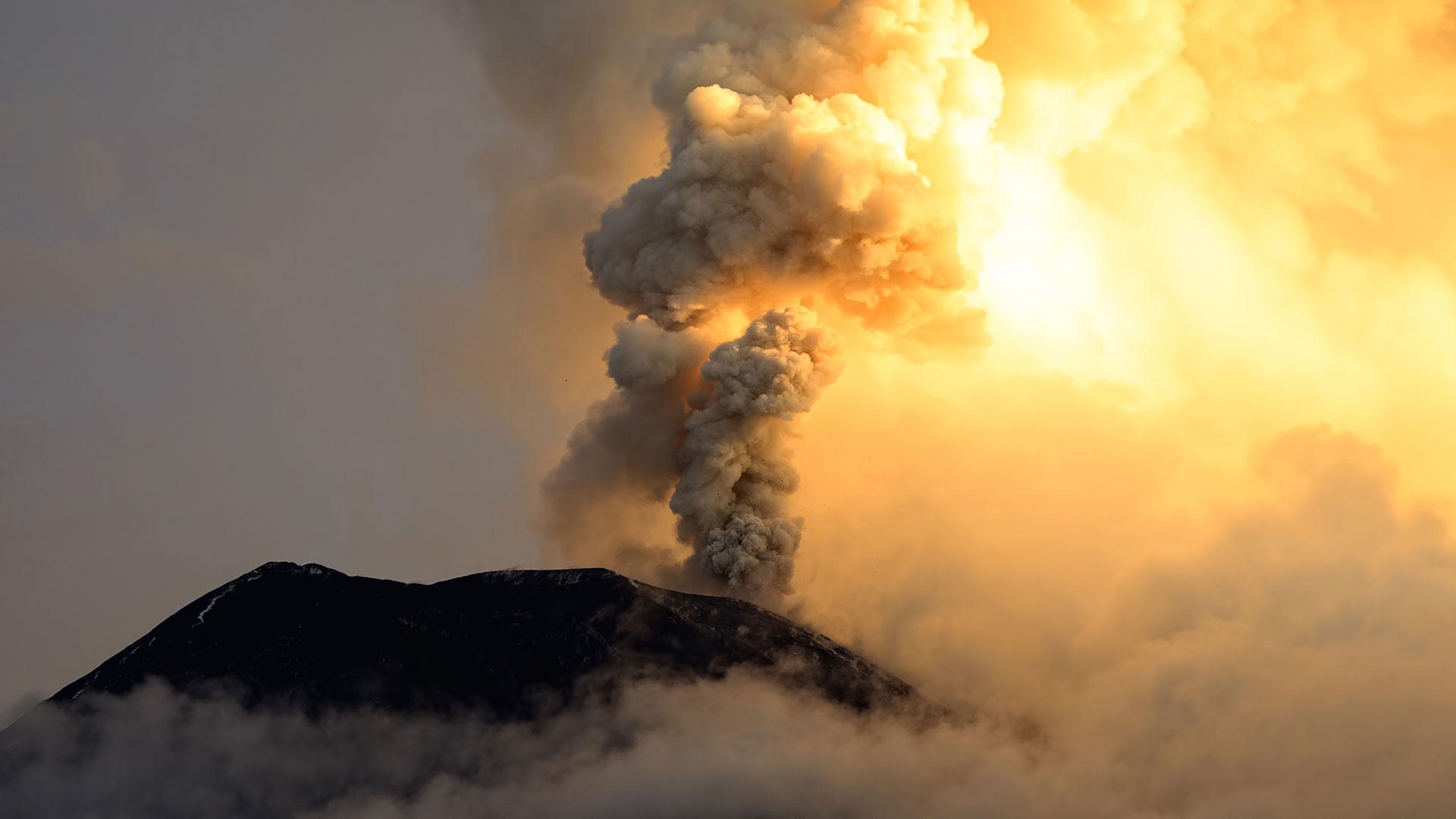 Volcanic eruption with plume. Credit: Ammit 