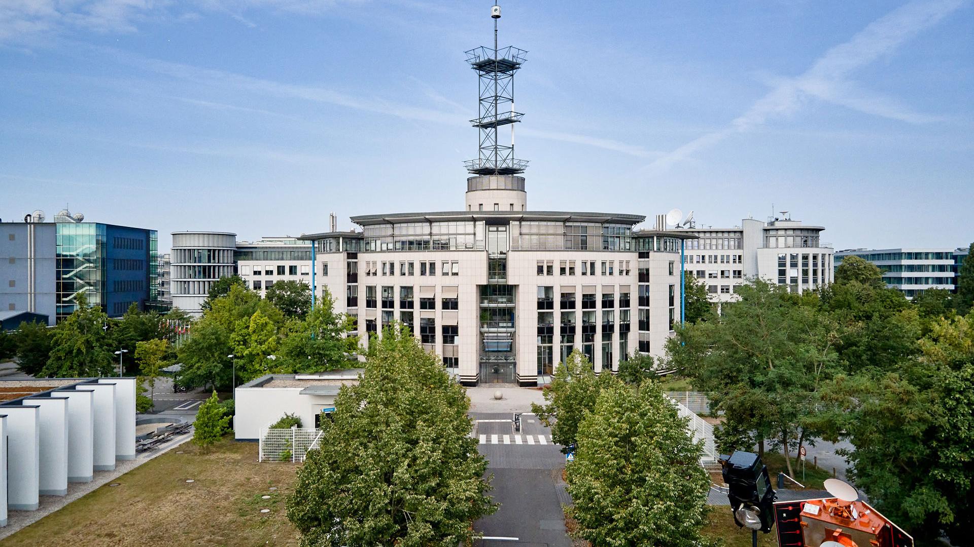 HQ with satellites