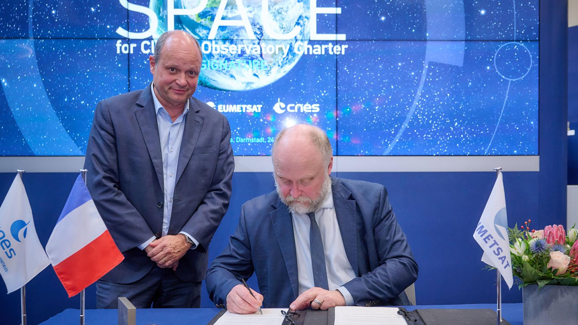 CNES EUM signing