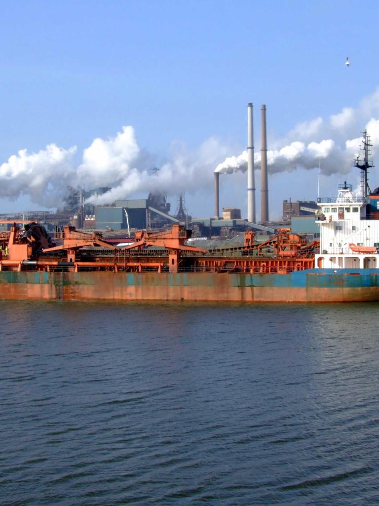 Container ship factory plume. Credit: pxhere