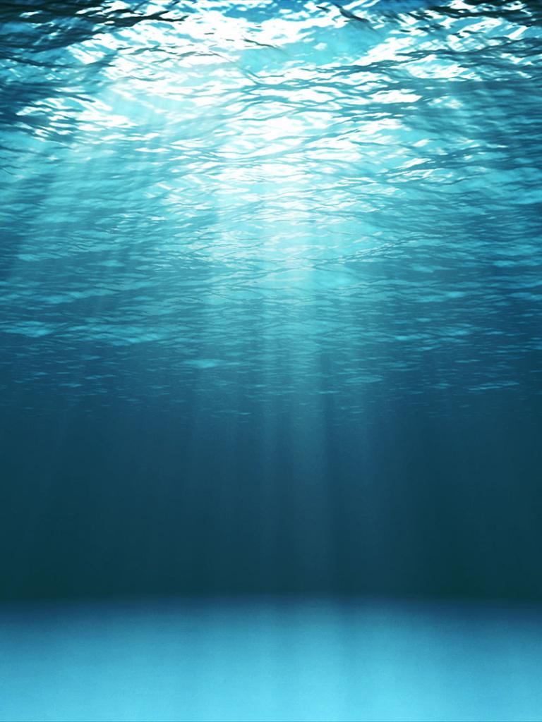Below the ocean&#039;s surface. Credit: katatonia 