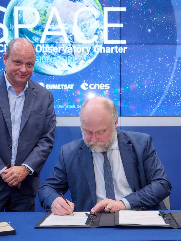 CNES EUM signing